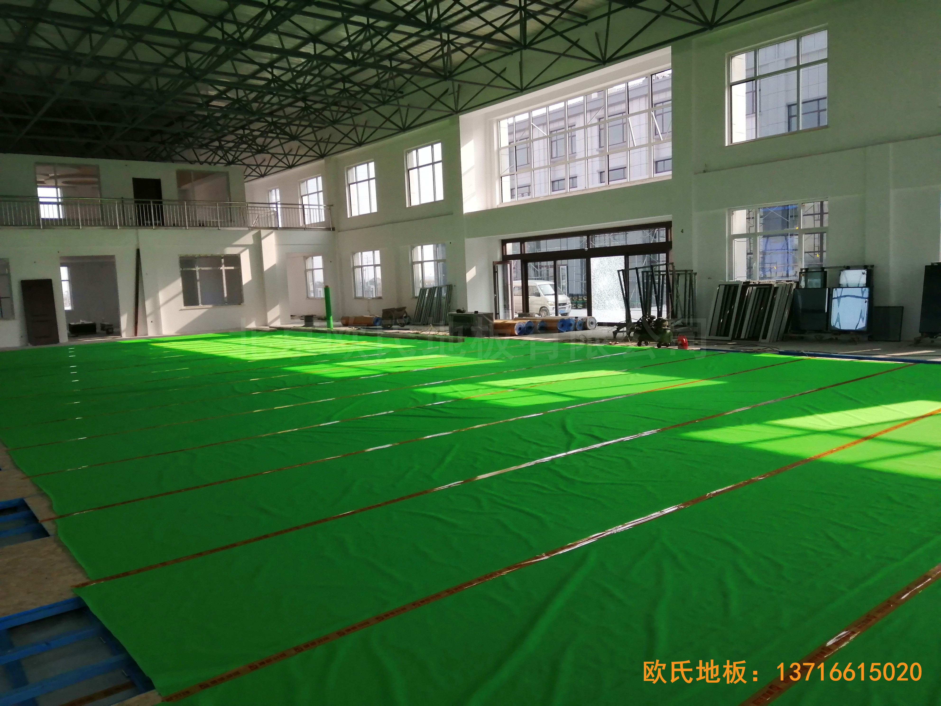 萊州銀海工業(yè)園消防特訓(xùn)隊籃球館體育地板鋪裝案例3