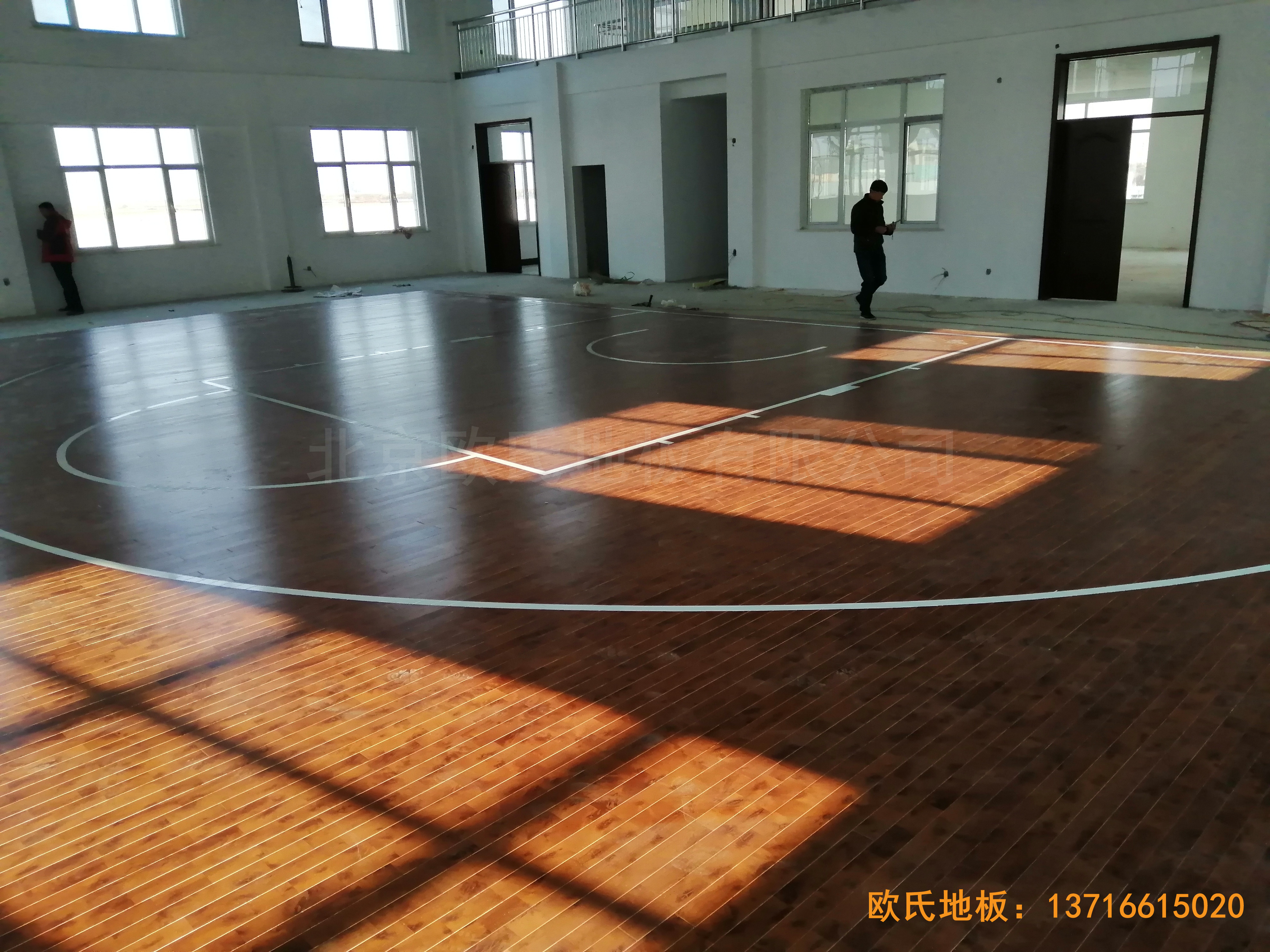 萊州銀海工業(yè)園消防特訓(xùn)隊籃球館體育地板鋪裝案例5
