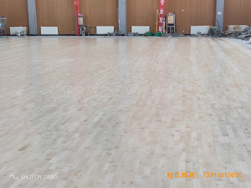 西寧世紀(jì)職業(yè)技術(shù)學(xué)?；@球館體育地板施工案例3