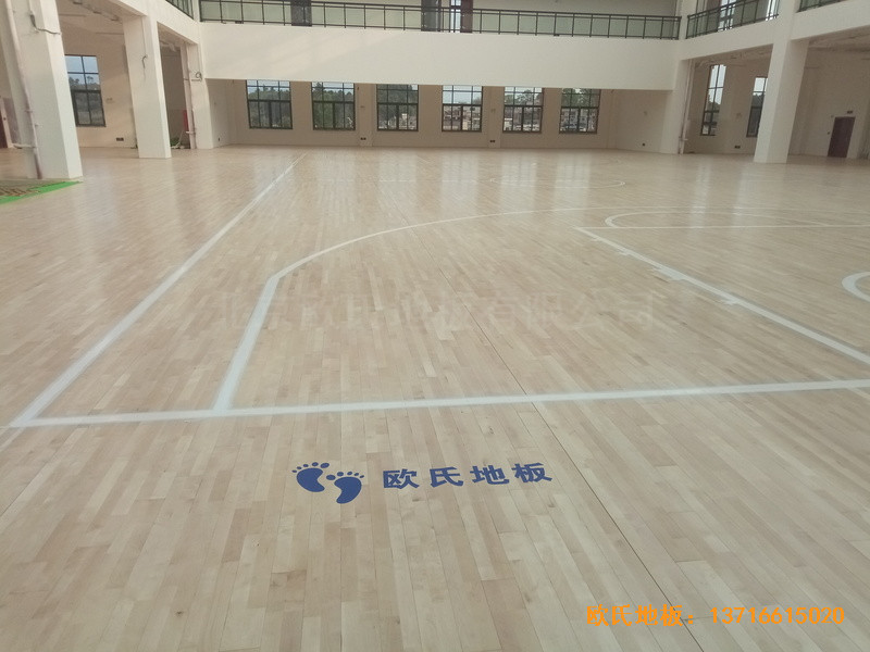 貴陽清華中學分?；@球館體育木地板安裝案例4