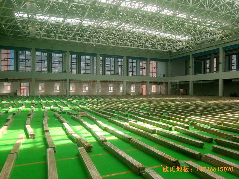 陜西安康職業(yè)技術(shù)學(xué)院籃球館運動木地板施工案例1