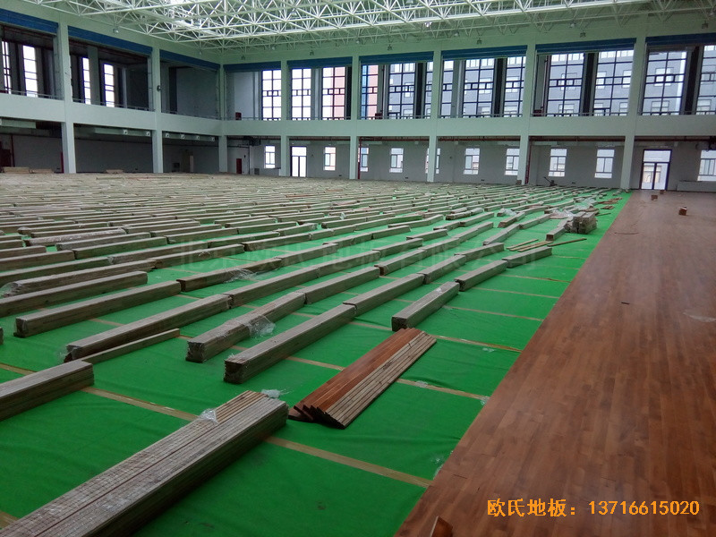 陜西安康職業(yè)技術(shù)學(xué)院籃球館運動木地板施工案例2