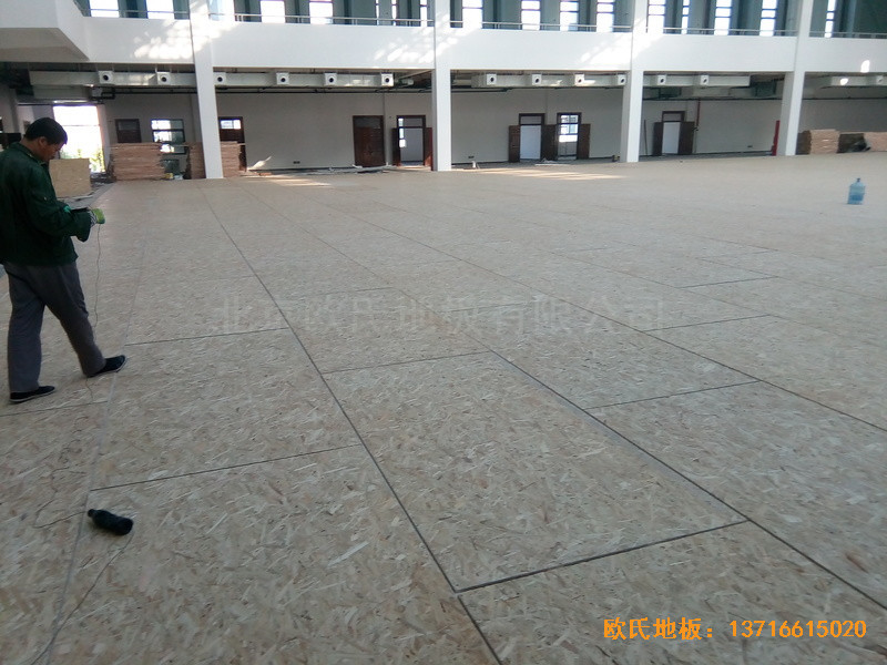 陜西安康職業(yè)技術(shù)學(xué)院籃球館運動木地板施工案例3