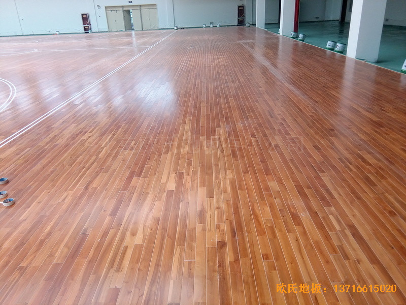 陜西安康職業(yè)技術(shù)學(xué)院籃球館運動木地板施工案例4