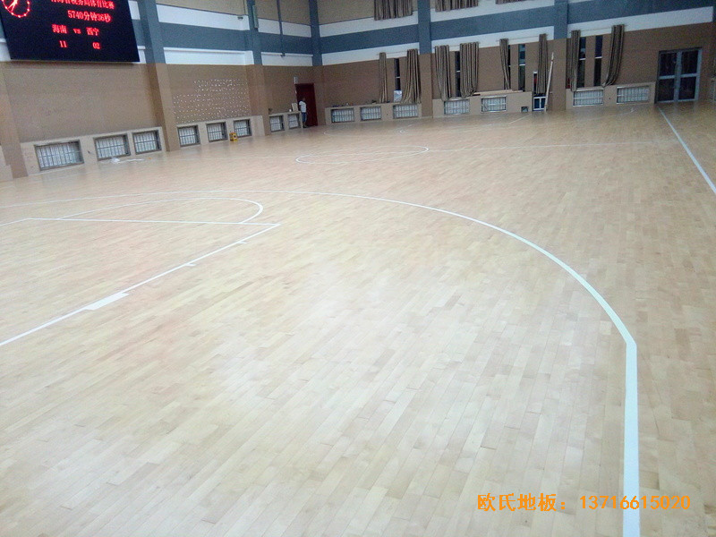 青海省稅務(wù)干部學(xué)?；@球館運(yùn)動(dòng)木地板施工案例4