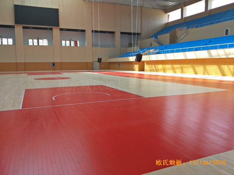 云南楚雄醫(yī)專學院籃球館運動木地板鋪設案例5