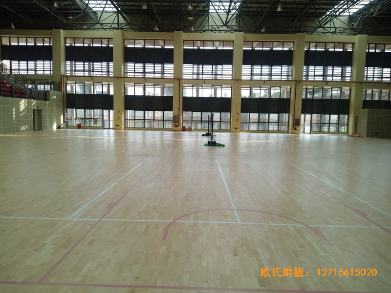 云南滇西技術(shù)大學(xué)總部籃球館運動木地板施工案例0