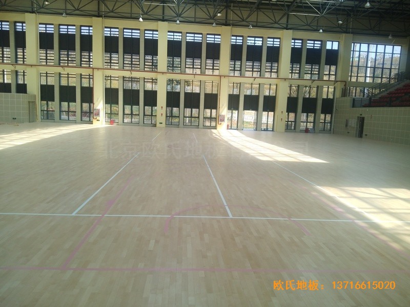 云南滇西技術(shù)大學(xué)總部籃球館運動木地板施工案例4