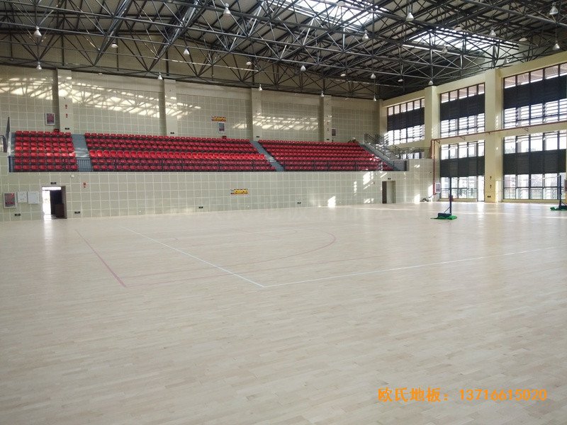 云南滇西技術(shù)大學(xué)總部籃球館運動木地板施工案例5