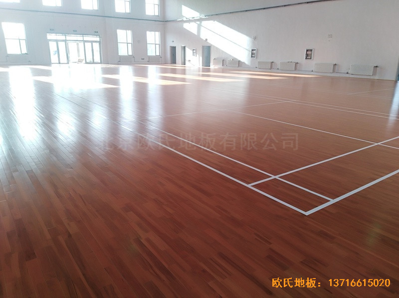 內(nèi)蒙左旗吉蘭泰鎮(zhèn)五中運(yùn)動館體育木地板施工案例1