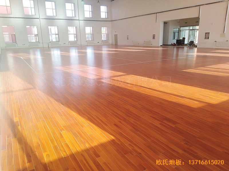 內(nèi)蒙左旗吉蘭泰鎮(zhèn)五中運(yùn)動館體育木地板施工案例2