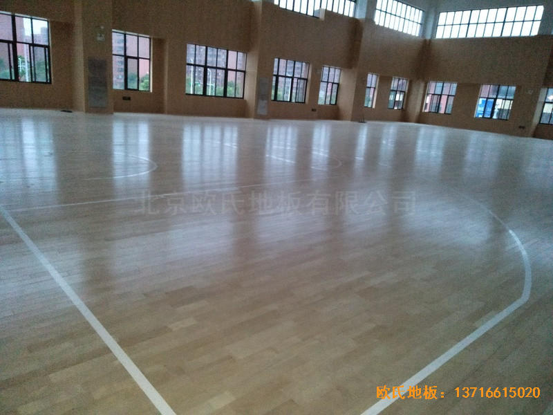 上海松江區(qū)佘北學(xué)校運(yùn)動(dòng)館運(yùn)動(dòng)木地板安裝案例0