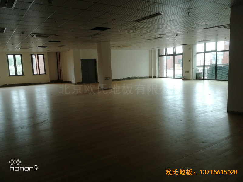 上海松江區(qū)佘山鎮(zhèn)文體中心運動地板鋪裝案例3