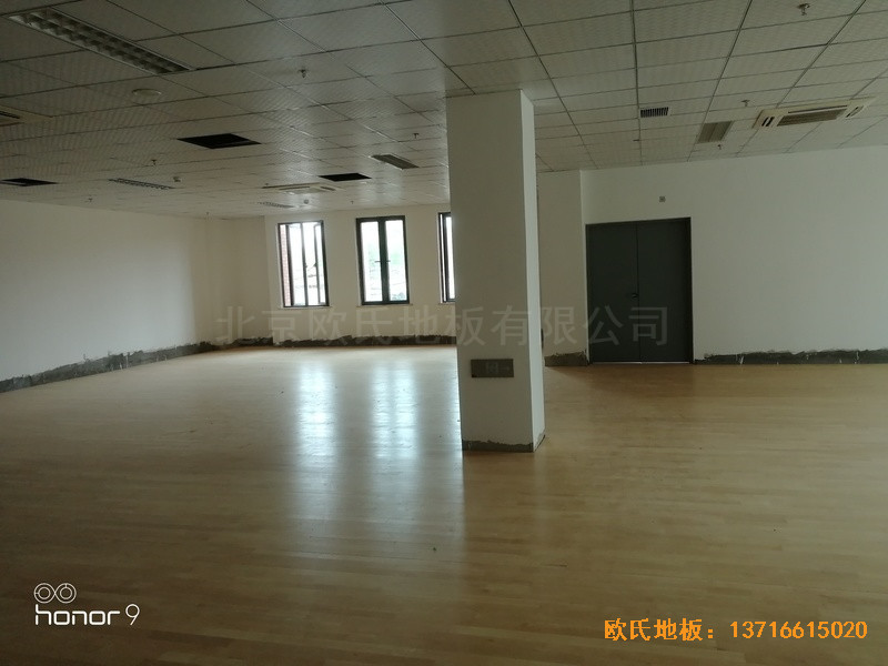 上海松江區(qū)佘山鎮(zhèn)文體中心運動地板鋪裝案例4