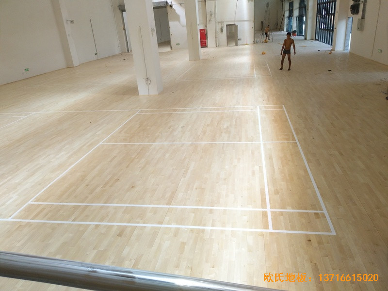 四川宜賓市臨港實驗學(xué)校體育館體育地板鋪裝案例5