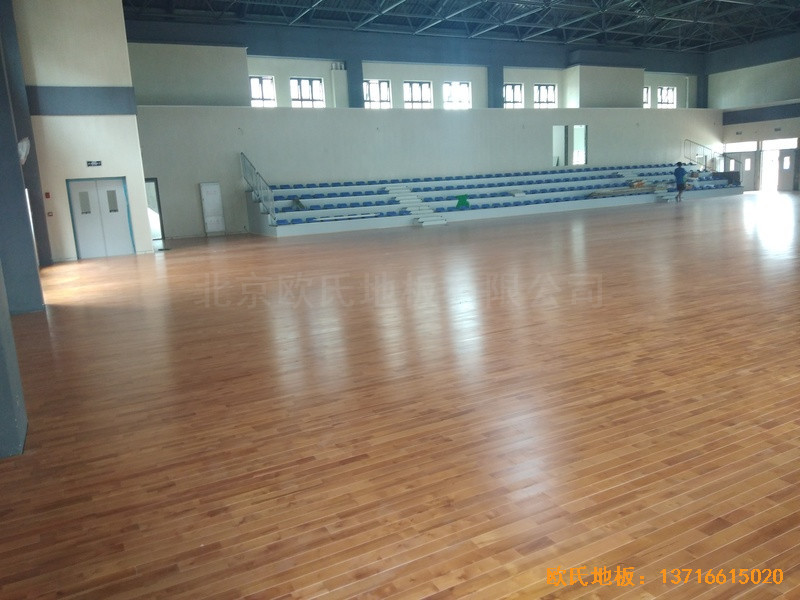 四川成都怡馨家園中學(xué)運(yùn)動(dòng)館體育木地板施工案例0