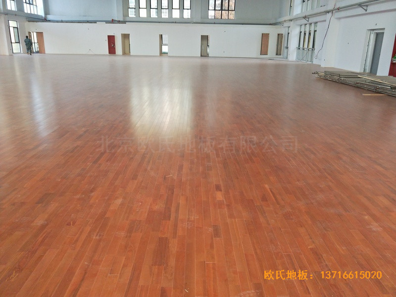 安徽上派學(xué)區(qū)中心學(xué)?；@球館體育木地板安裝案例2