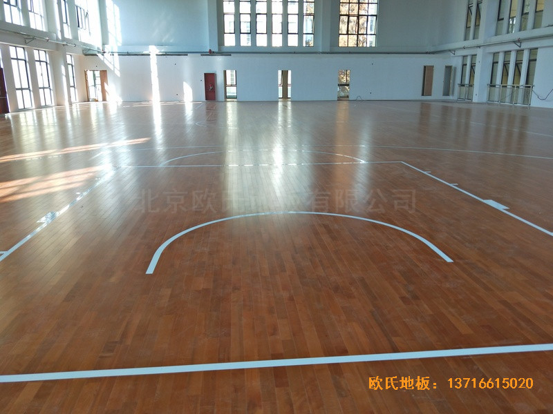 安徽上派學(xué)區(qū)中心學(xué)?；@球館體育木地板安裝案例4