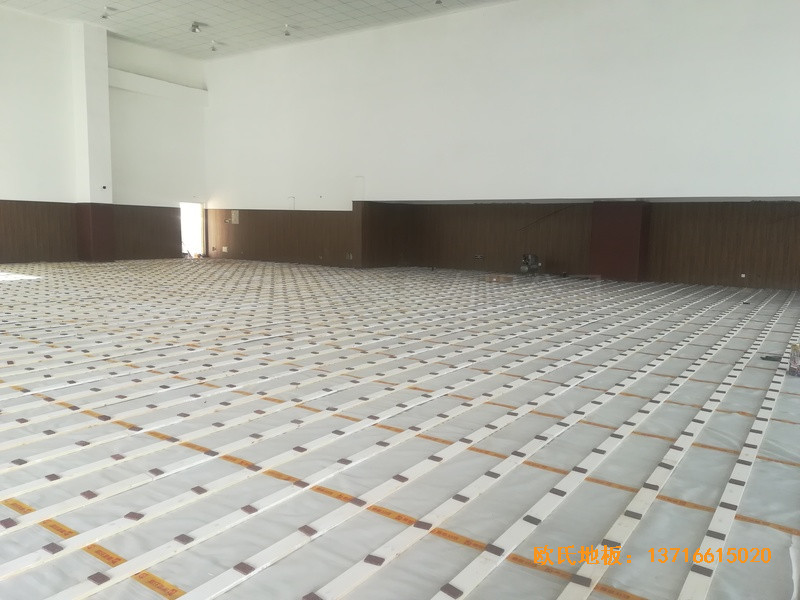 安徽懷寧籃球館運(yùn)動(dòng)木地板鋪設(shè)案例1