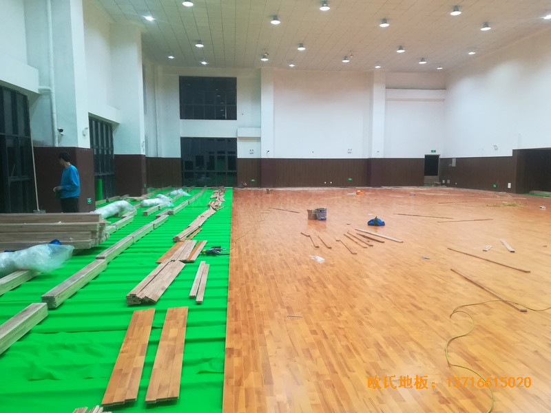 安徽懷寧籃球館運(yùn)動(dòng)木地板鋪設(shè)案例2