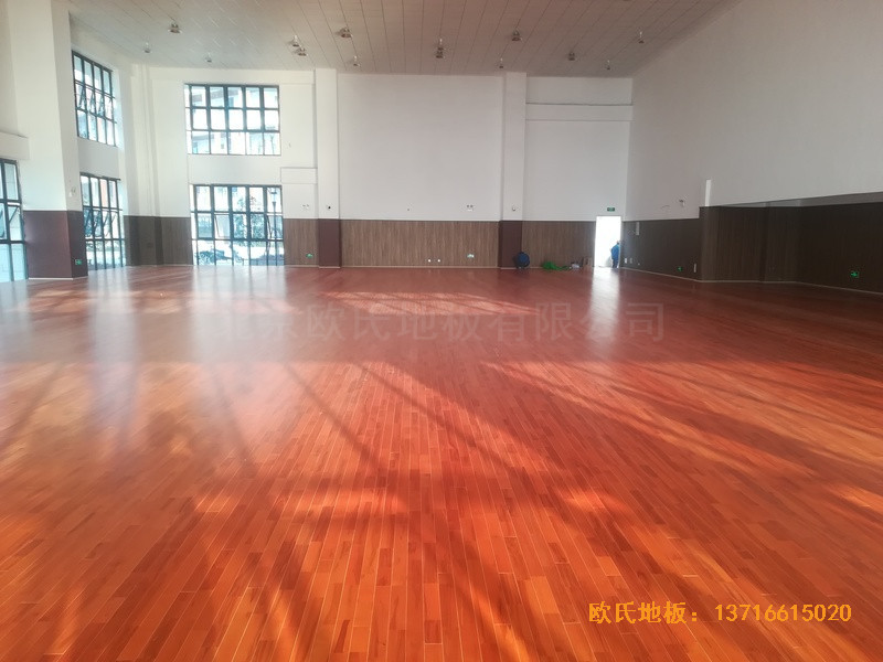 安徽懷寧籃球館運(yùn)動(dòng)木地板鋪設(shè)案例3