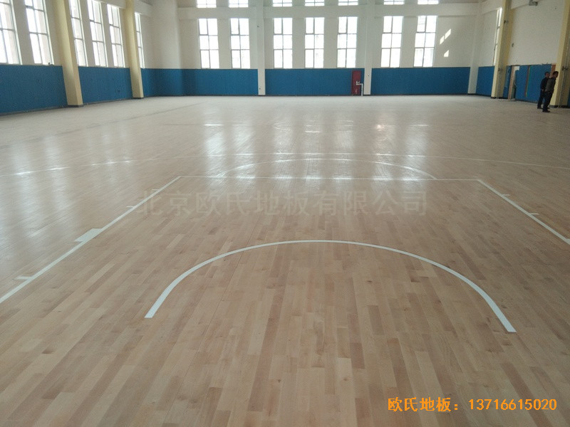 山東李滄徐水路小學(xué)籃球館運動木地板鋪設(shè)案例3
