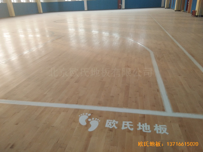 山東李滄徐水路小學(xué)籃球館運動木地板鋪設(shè)案例4