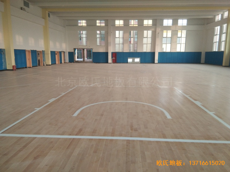 山東李滄徐水路小學(xué)籃球館運動木地板鋪設(shè)案例5