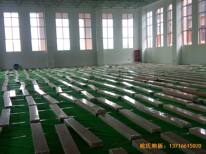山東濟南歷城區(qū)雪山小學(xué)籃球館體育地板安裝案例3