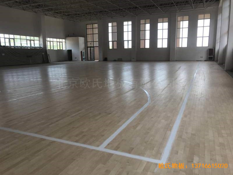 山東濟南歷城區(qū)雪山小學(xué)籃球館體育地板安裝案例4