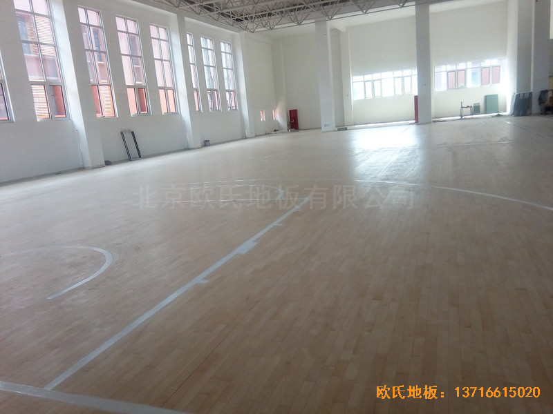山東濟南歷城區(qū)雪山小學(xué)籃球館體育地板安裝案例5