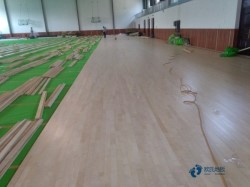 中等運(yùn)動場館木地板施工隊