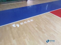 學(xué)校俄勒岡松舞臺(tái)地板施工隊(duì)