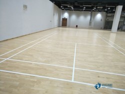 俄勒岡松舞臺(tái)體育場地木地板施工團(tuán)隊(duì)